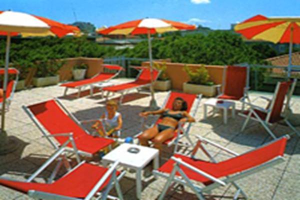 Hotel Peonia Римини Екстериор снимка