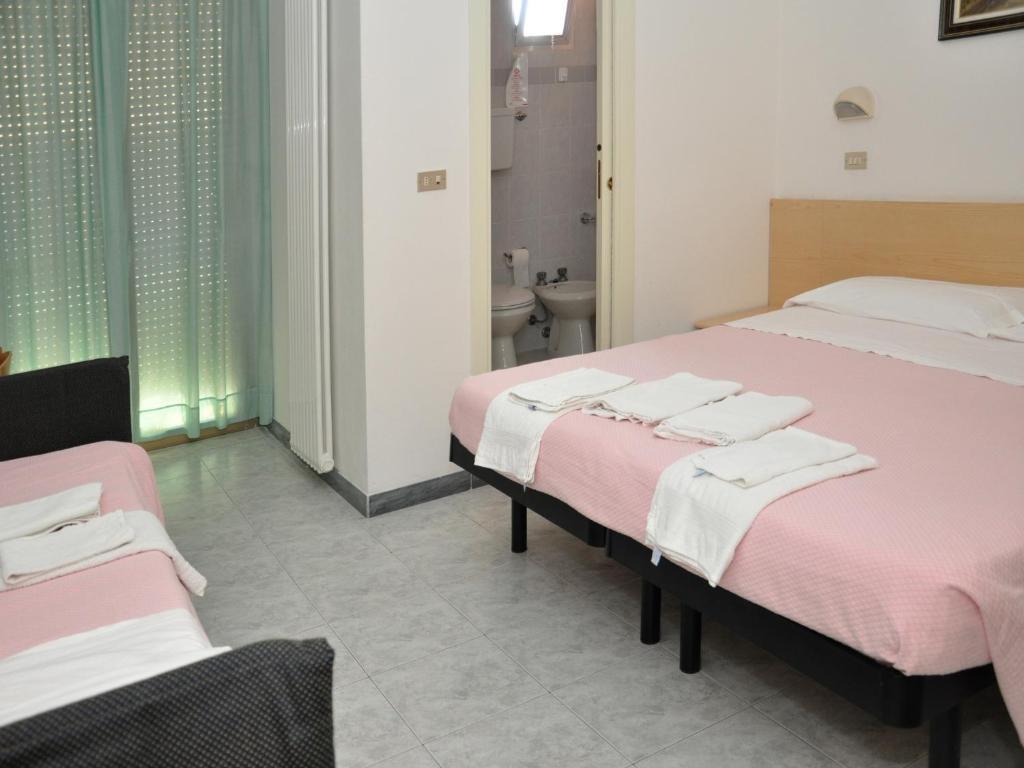 Hotel Peonia Римини Стая снимка
