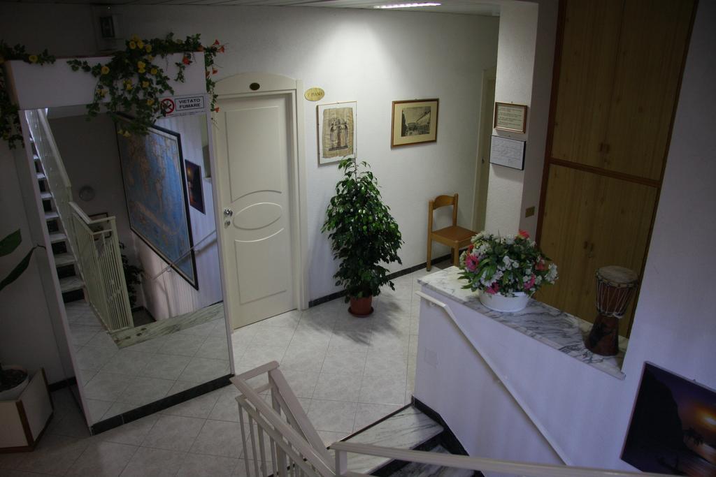 Hotel Peonia Римини Екстериор снимка