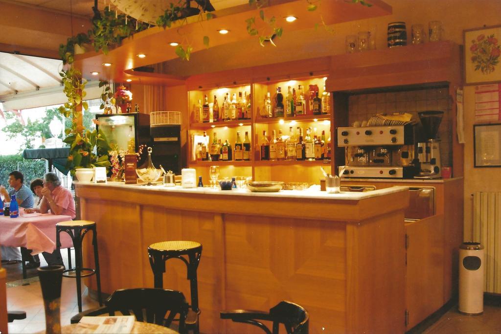Hotel Peonia Римини Екстериор снимка