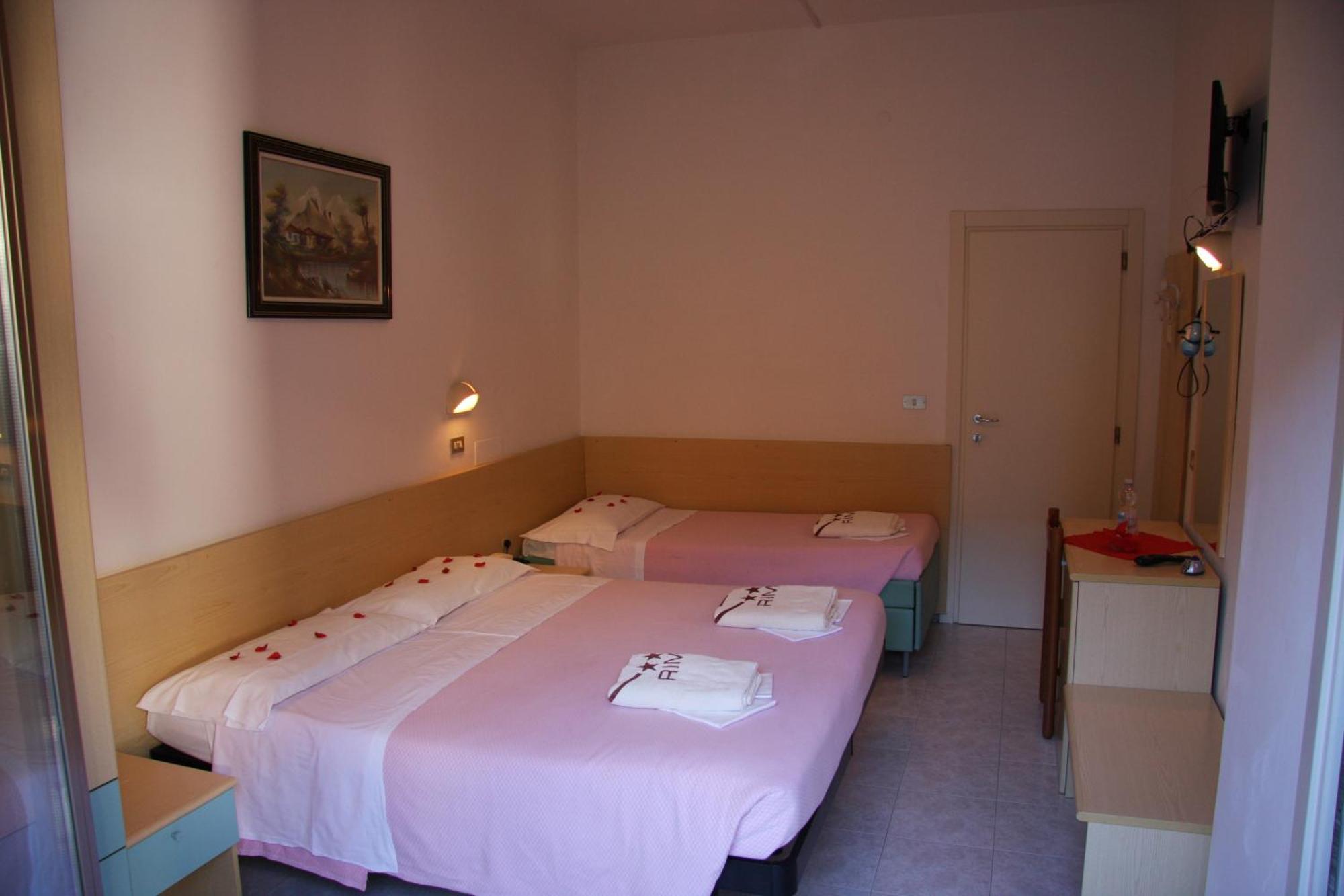Hotel Peonia Римини Екстериор снимка