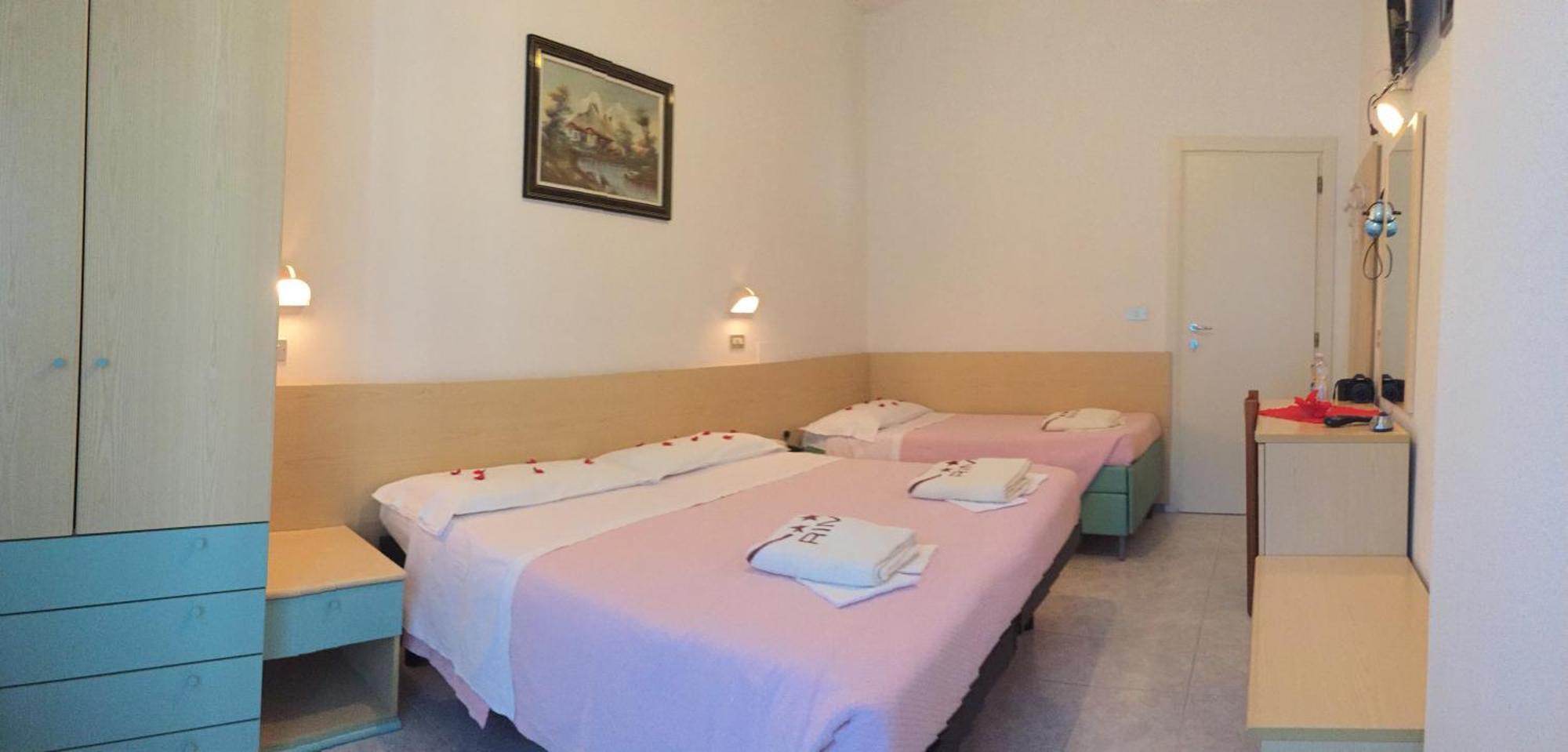 Hotel Peonia Римини Стая снимка