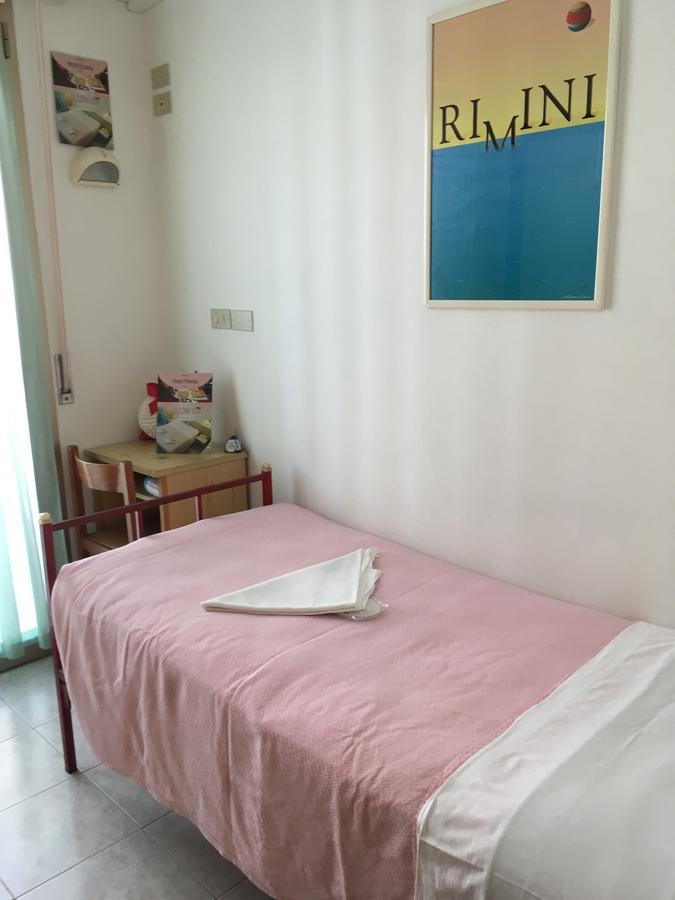 Hotel Peonia Римини Екстериор снимка